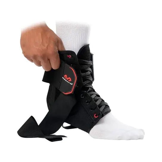 Ultra lagan steznik za skočni zglob [195] – McDavid Ankle brace | McDavid Hrvatska